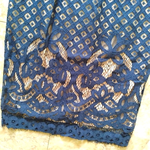 Quiz Navy Lace Contrast Lining High-Neck cap sleeve midi dress, size 6 - Picture 3 of 9